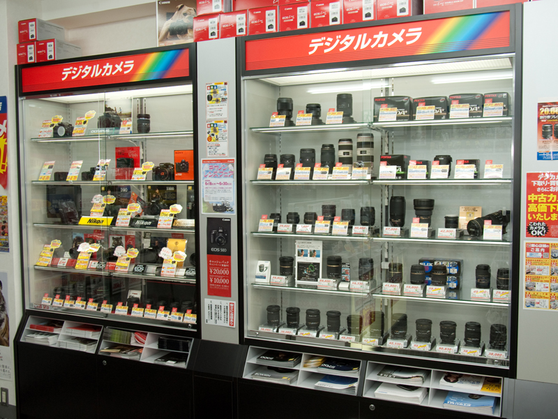 <b>ボディ・交換レンズのショーケース</b>