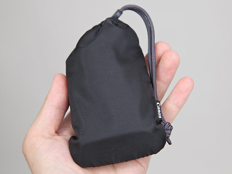 <b>持ち運び用のポーチが付属する</b>