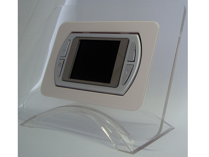 <b>付属のアクリルスタンドに装着したところ（横位置）</b>