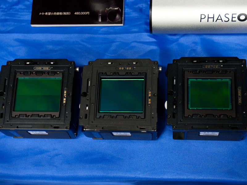 <b>デジタルバックを並べたところ。左からP65+、P45+、P40+</b>