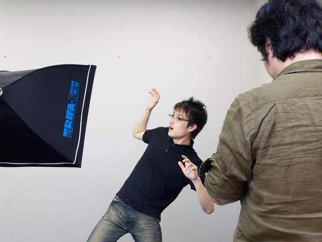 <b>今回は白壁をバックに動くキャラクターを撮影してみた</b>