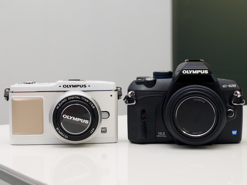 <b>E-420（右）とのサイズ比較</b>