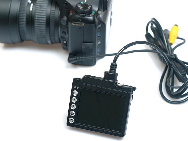 <b>カメラから離れた場所でのライブビュー表示とレリーズが行なえる</b>