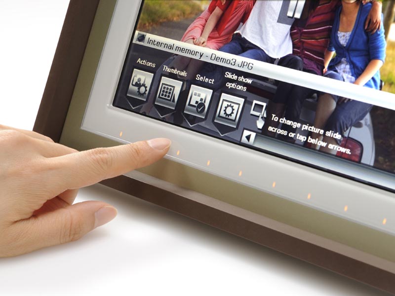 <b>タッチボーダーセンサーを搭載</b>