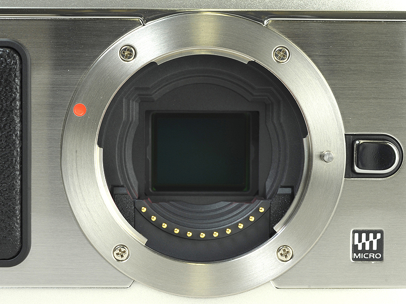 <b>マウント。クイックリターンミラーは搭載していない</b>