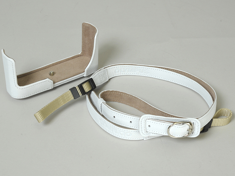 <b>CS-10BWT（左）とCSS-S109LLWT（右）。ホワイトのほかにブラウンも用意する</b>