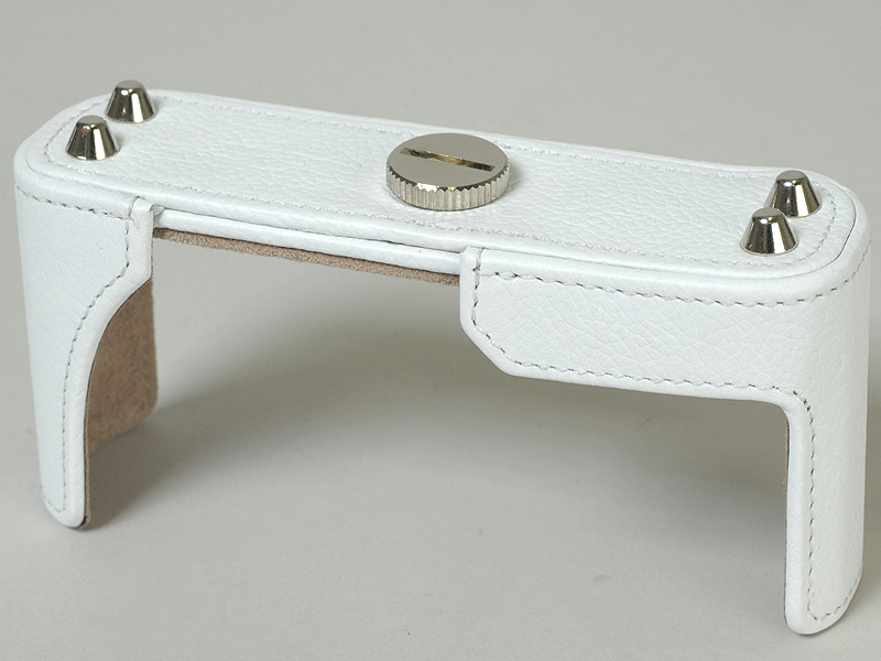 <b>CS-10BWT（左）とCSS-S109LLWT（右）。ホワイトのほかにブラウンも用意する</b>