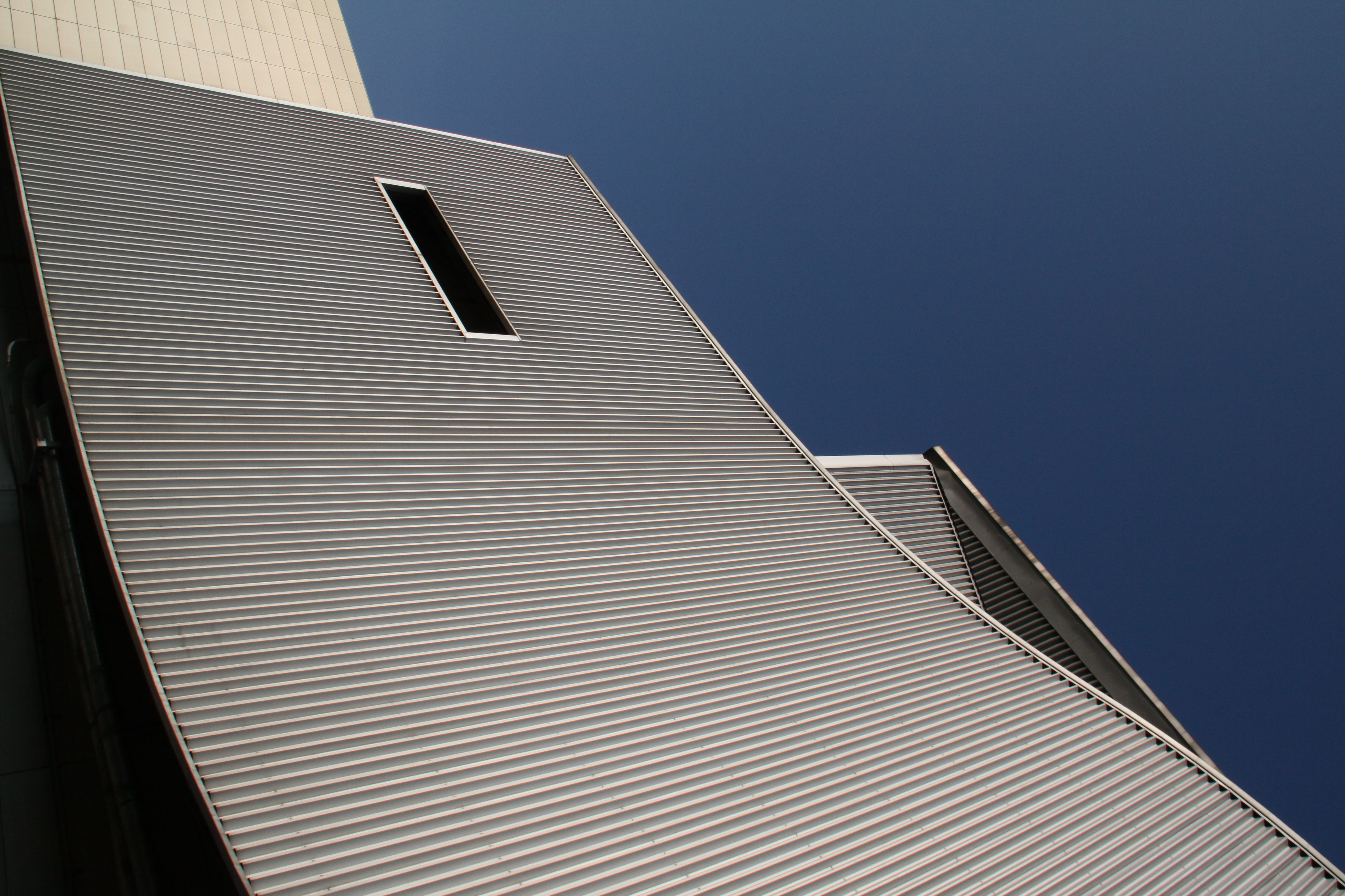 <b>EF-S 18-200mm F3.5-5.6 IS / 4,752×3,168 / 1/500秒 / F14 / －0.7EV / ISO200 / WB:太陽光 / 18mm（29mm相当）</b>