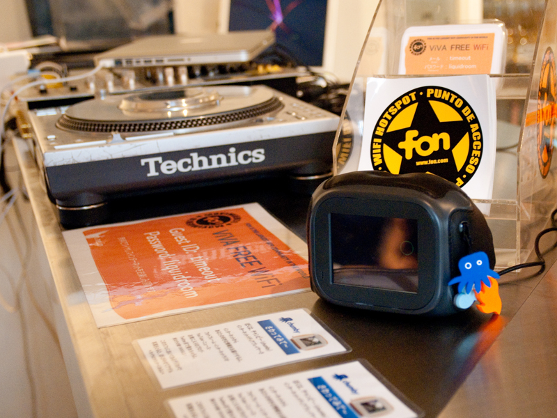 <b>店舗に置かれたChumby。来店客は自由に触れることができる</b>