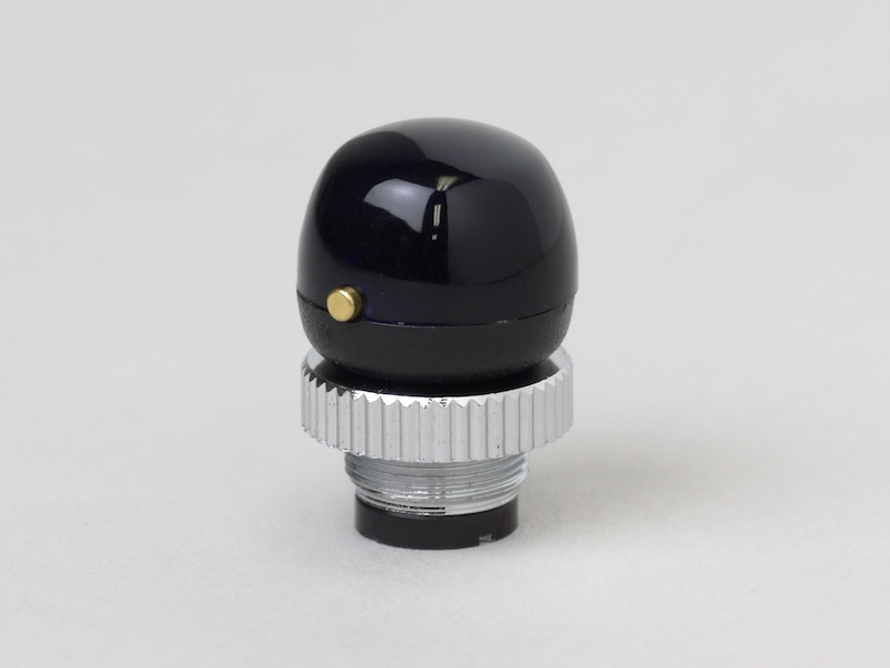 <b>受信機は突出しており、状況によっては横や上からの受信もたやすい</b>