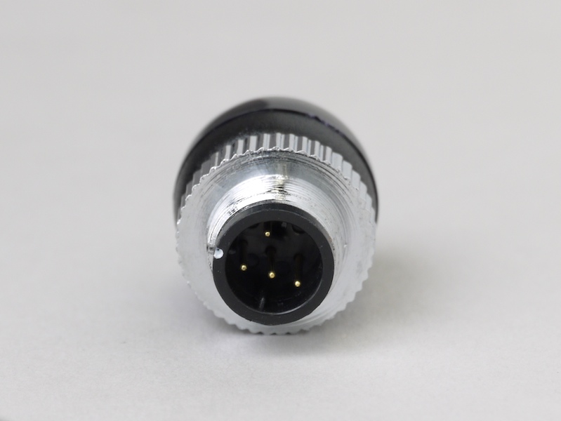 <b>受信機のカメラ接合部。10ピンターミナルにネジ留めできる</b>