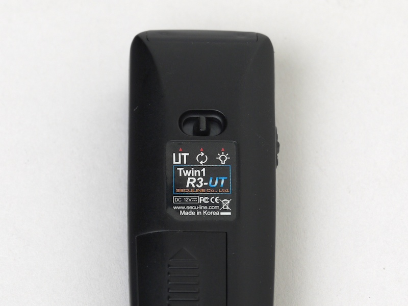 <b>動作モードは背面のスライドスイッチで切り替える</b>