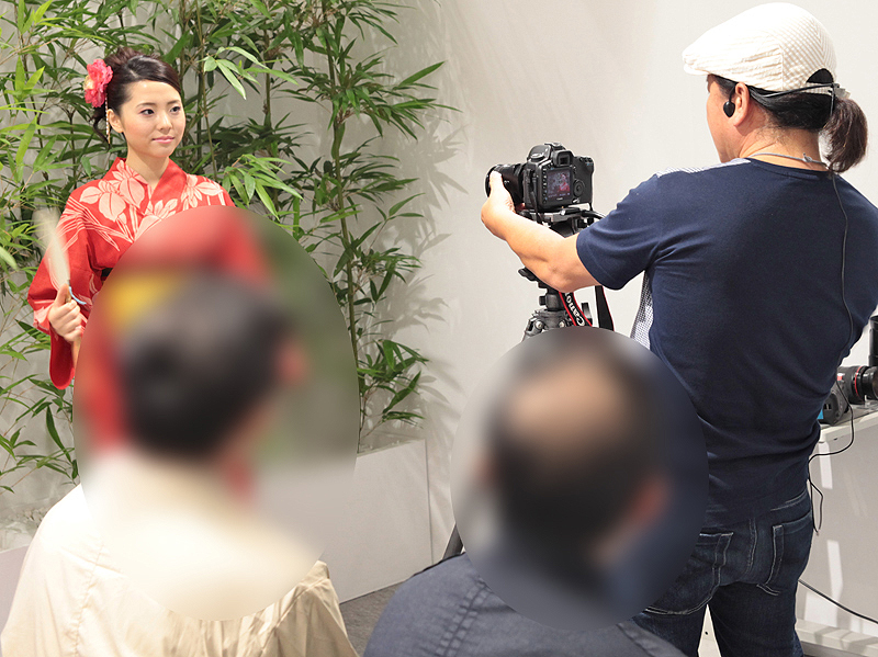 <b>セミナーでは、EOS 5D Mark IIにシフトレンズや大口径単焦点レンズなどを装着してデモを行なった</b>