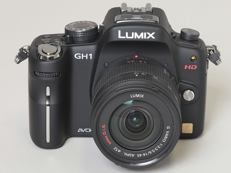 <b>「DMC-GH1A」キットにはLUMIX G VARIO 14-45mm F3.5-5.6 ASPH. MEGA O.I.S.が付属</b>