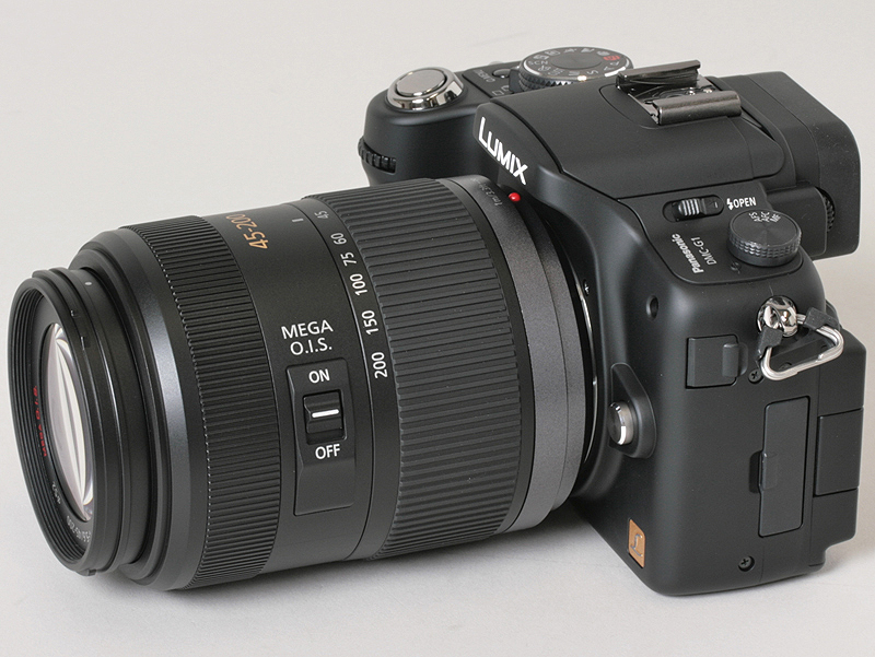 <b>LUMIX G VARIO 45-200mm F4-5.6 MEGA O.I.S.が付属するダブルズームレンズキットも選べる</b>