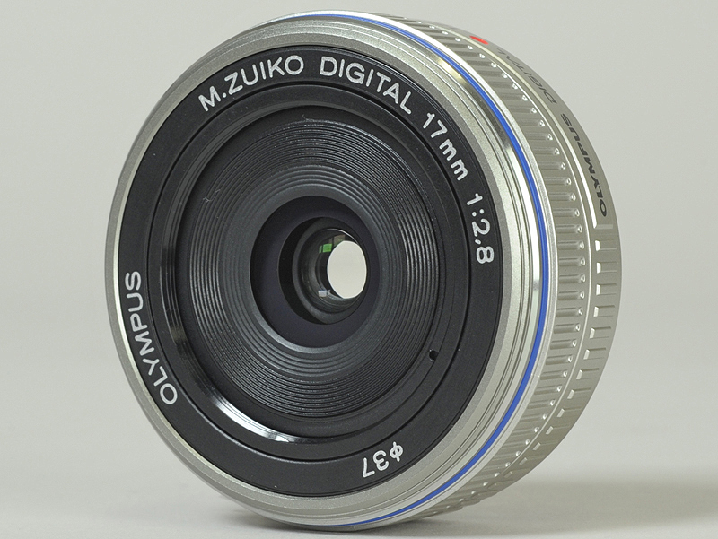 <b>M.ZUIKO DIGITAL 17mm F2.8。価格は4万9,875円</b>