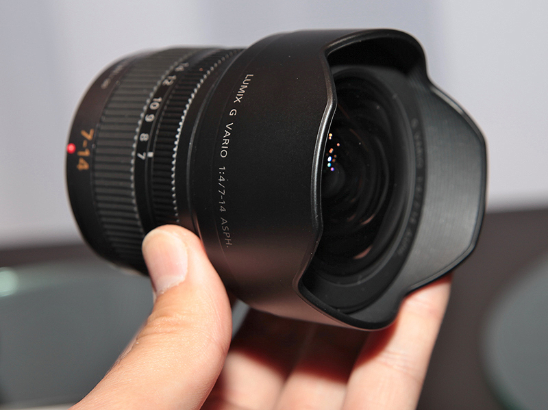 <b>LUMIX G VARIO 7-14mm F4 ASPH.。価格は12万4,905円</b>