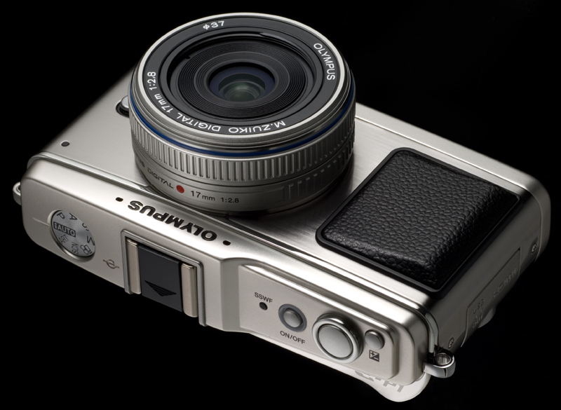 <b>E-P1（シルバー、M.ZUIKO DIGITAL 17mm F2.8付き）</b>