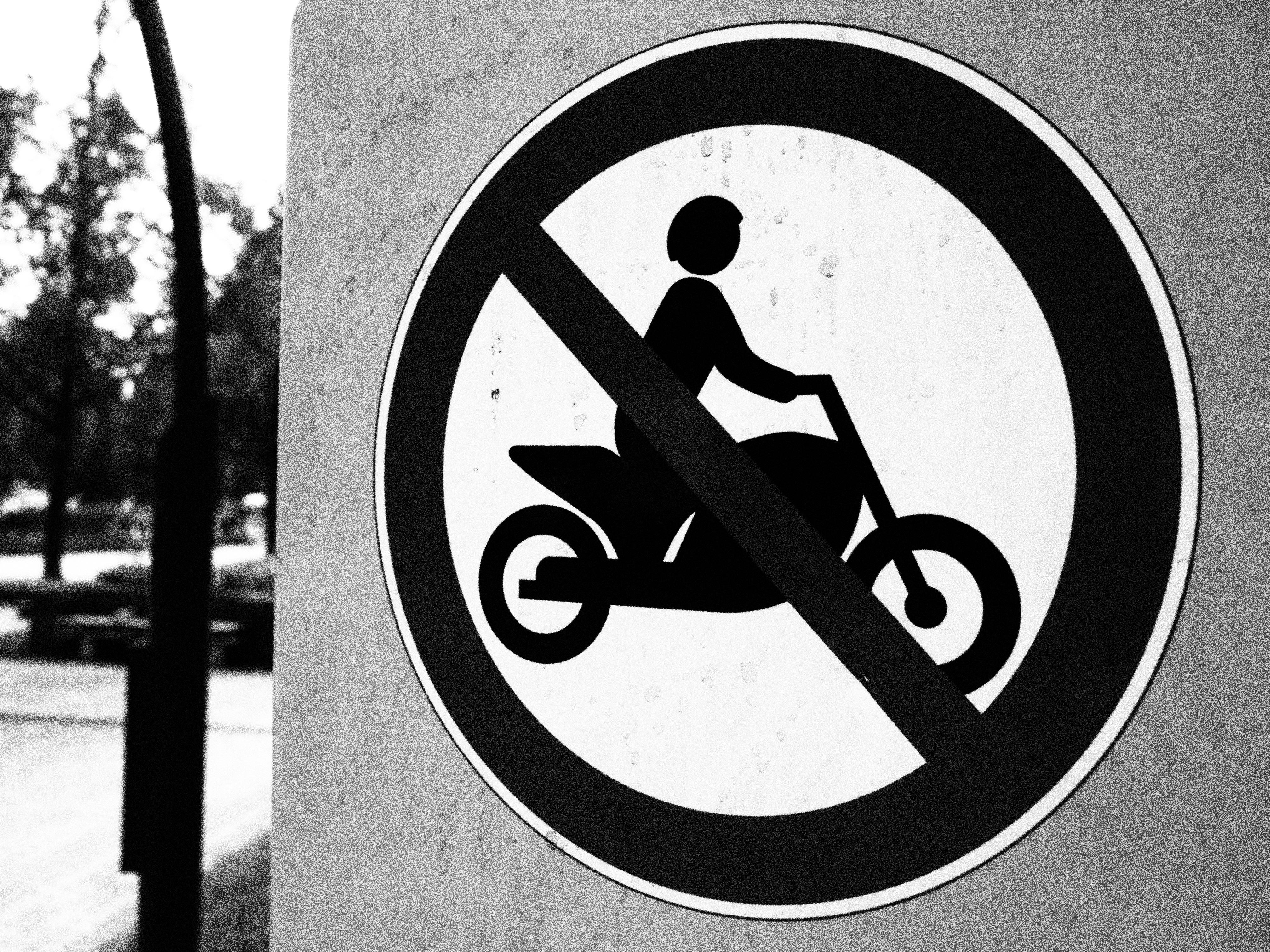 <b>E-P1 / M.ZUIKO DIGITAL 17mm F2.8 / F10 / 1/500秒 / ISO200 / WB:－（ラフモノクローム） / 17mm</b>