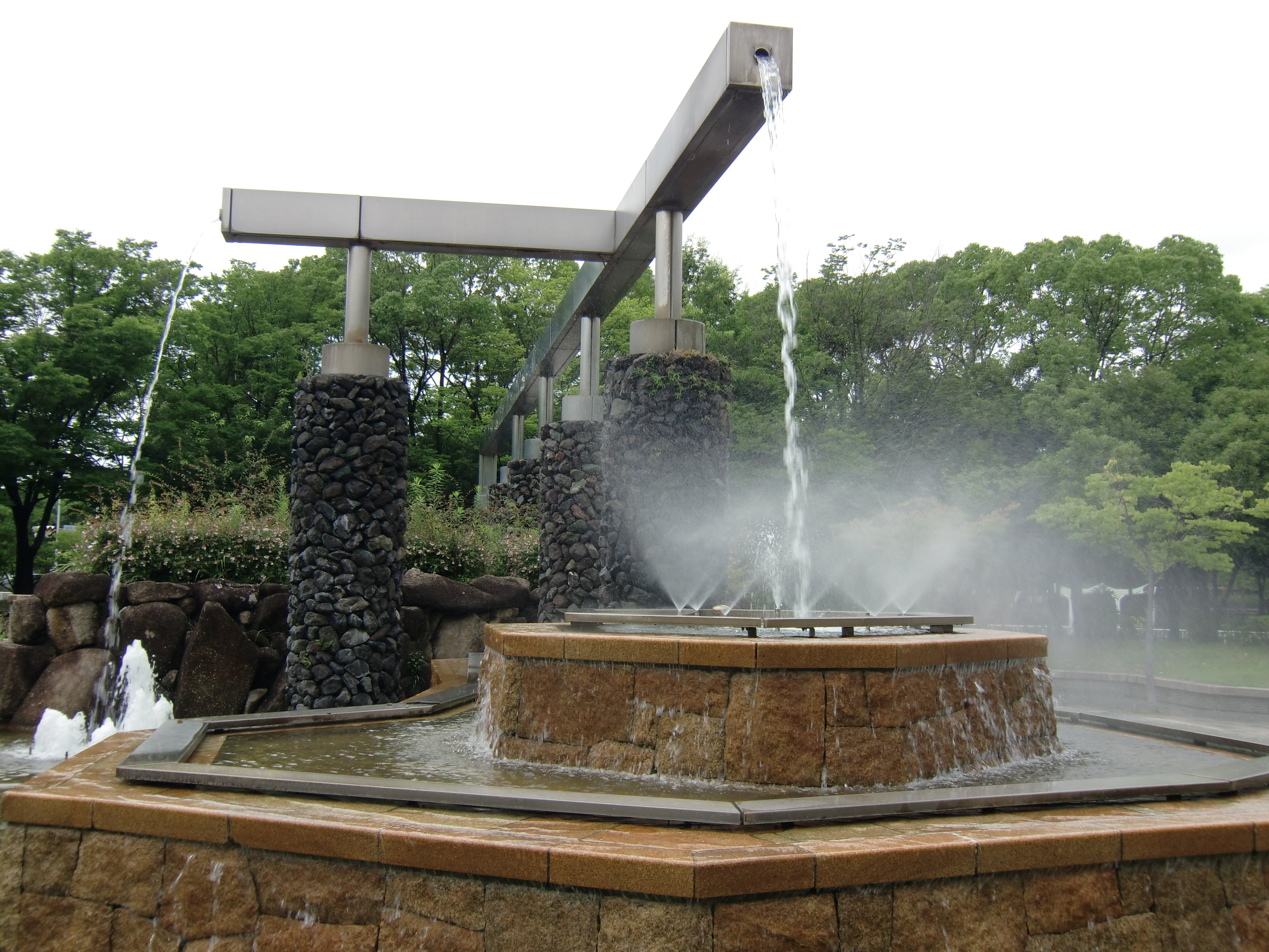 <b>「水の流れを滑らかに写します」。EX-H10 / 約4.9MB / 4,000×3,000 / 1/80秒 / F8.4 / 0EV / ISO64 / WB:太陽光 / 6.1mm</b>