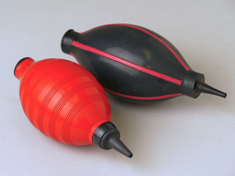 <b>ショットブロー（左）とショットブロー プロMセレクト（右）</b>