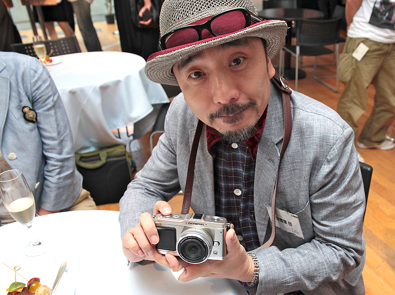 <b>安齋肇氏。「（渡辺祐氏がラフモノクロームで撮った写真を見て）これは森山大道になれる。これで新宿とか撮ったら写真集が一冊できるよ」</b>