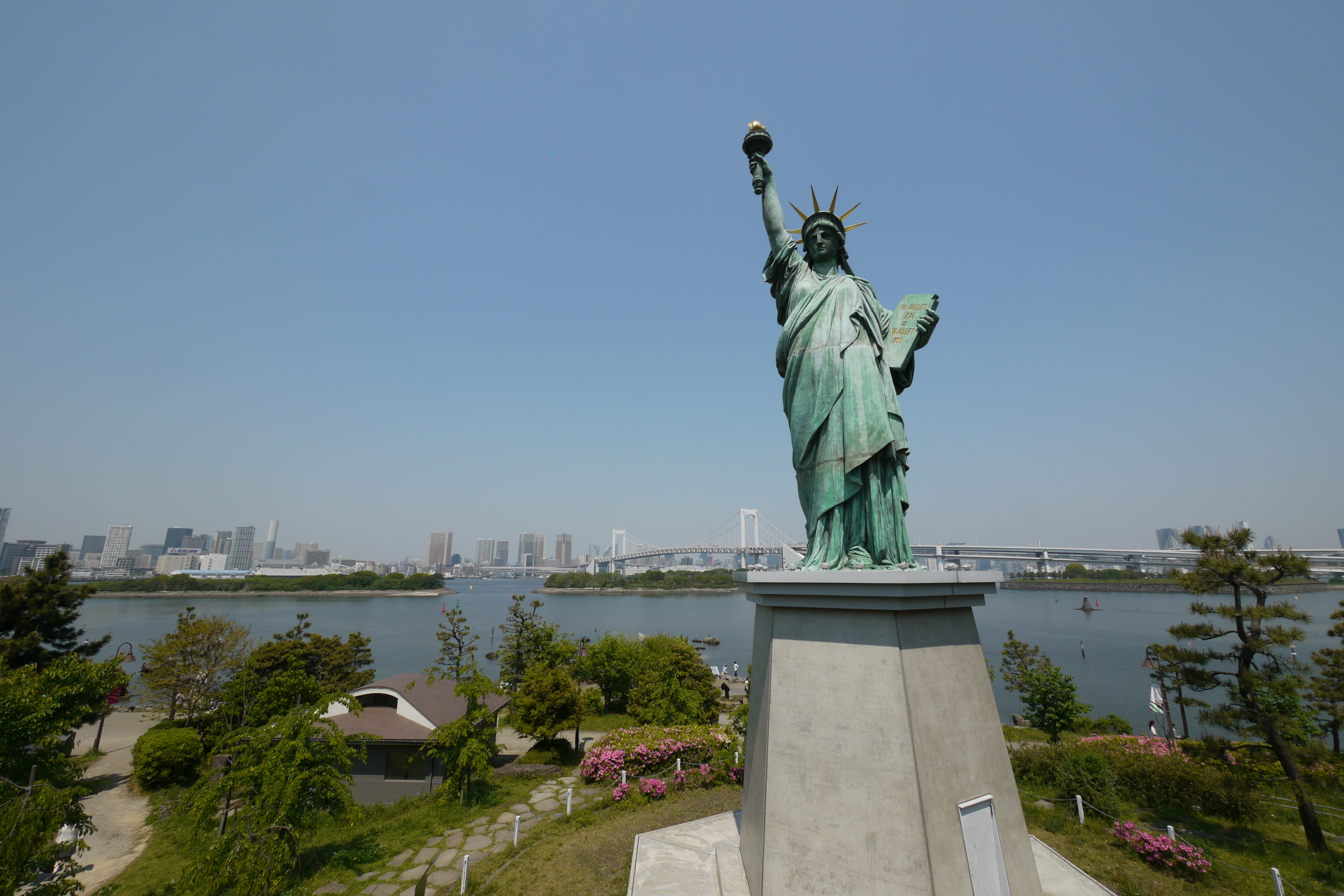 <b>DMC-GH1 / LUMIX G VARIO 7-14mm F4 ASPH. / 4,128×2,752 / 1/400秒 / F9 / 0EV / ISO100 / プログラムAE / WB:オート / 7mm / フィルムモード：スタンダード</b>