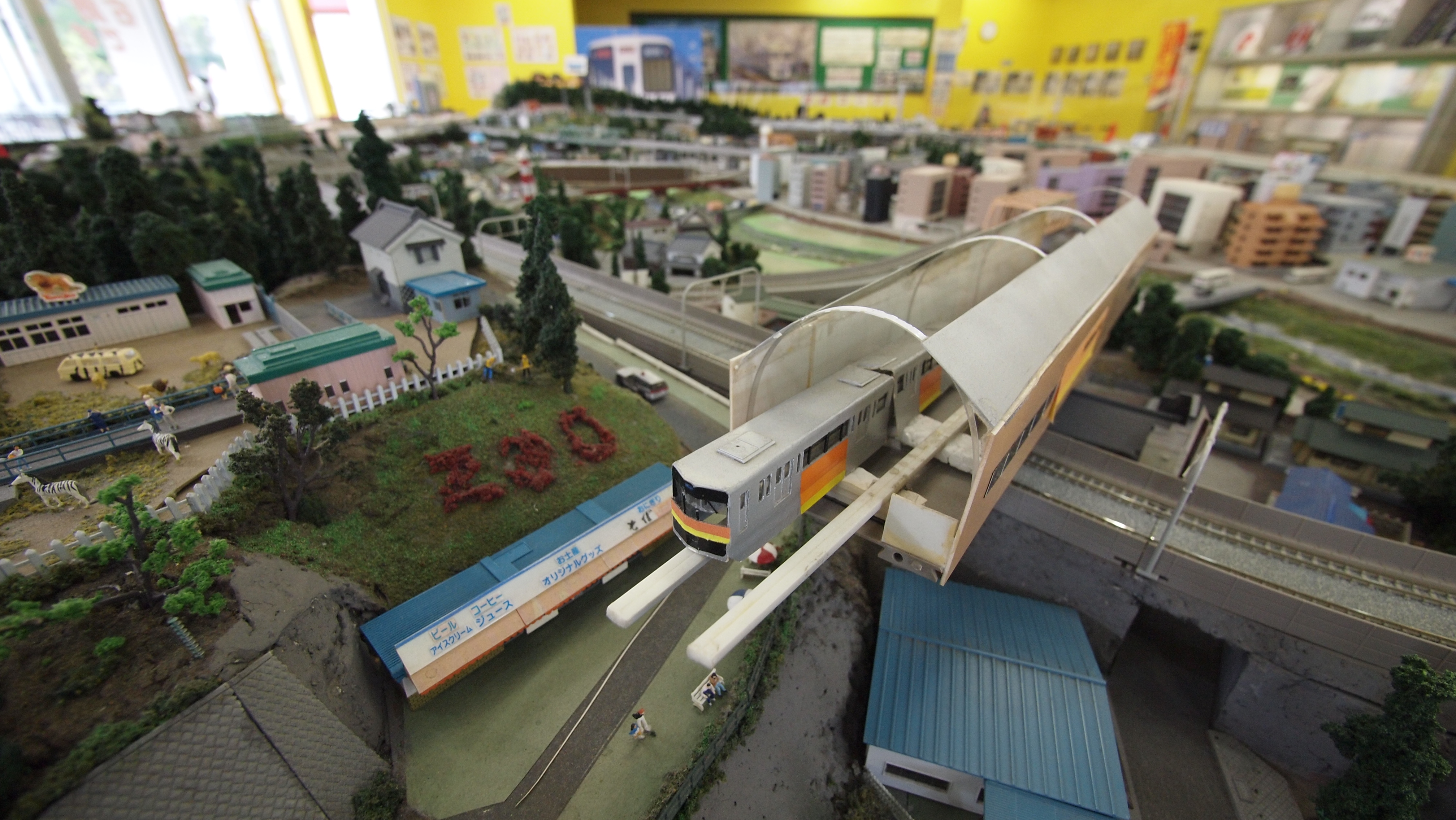 <b>E-P1 / LUMIX G VARIO 7-14mm F4 ASPH. / 4,032×2,272 / 1/60秒 / F4 / 0EV / ISO500 / プログラムAE / WB:オート / 7mm / 仕上がり：NATURAL</b>