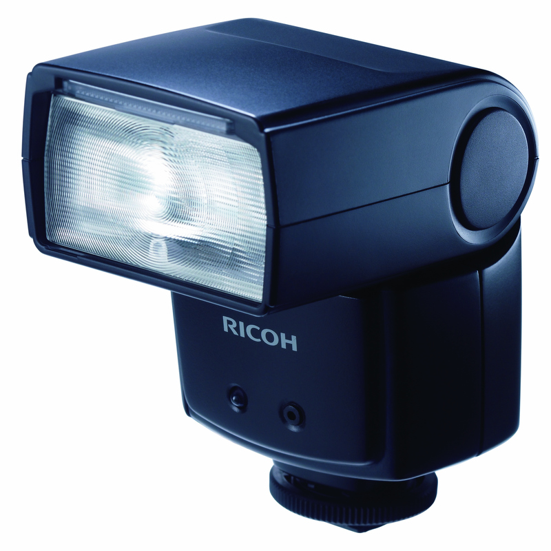 <b>TTL対応のクリップオンストロボ「GF-1」（価格未定）</b>