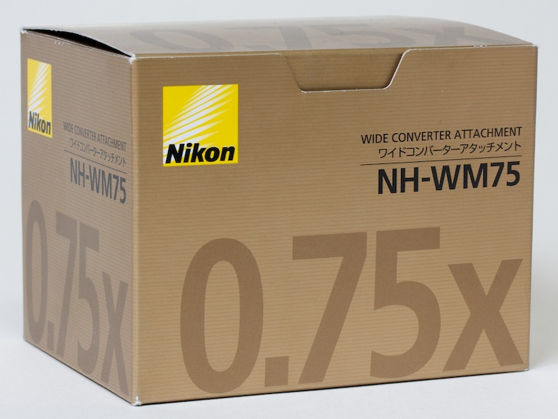 <b>化粧箱はニコン交換レンズ製品と共通するデザイン</b>