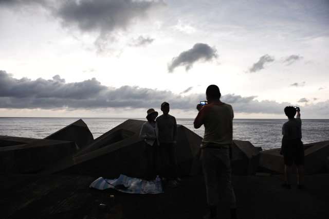 <b>皆既日食に入ると手元は真っ暗になった</b>