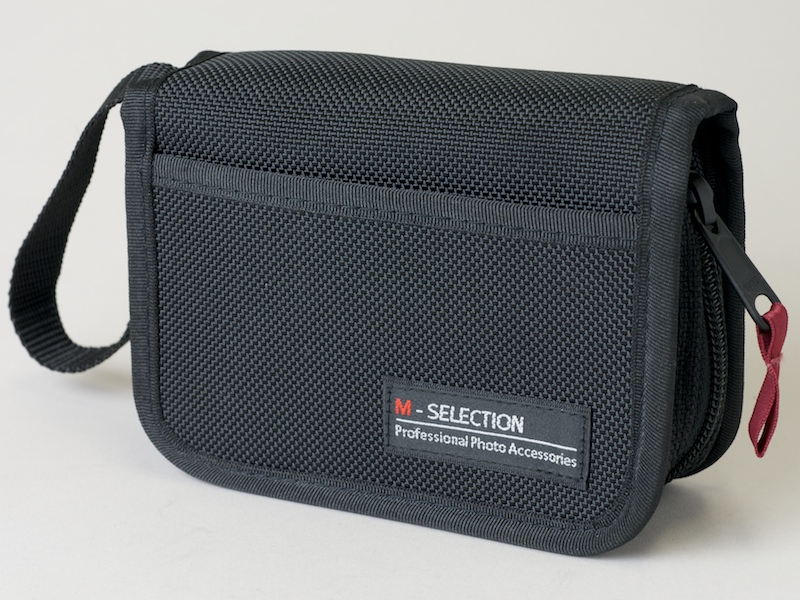 <b>プロ仕様メディアケース（UNX-5886）。価格はオープンプライス。実勢価格は4,980円前後</b>