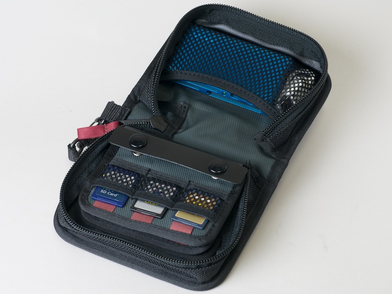 <b>ケースを開いたところ</b>