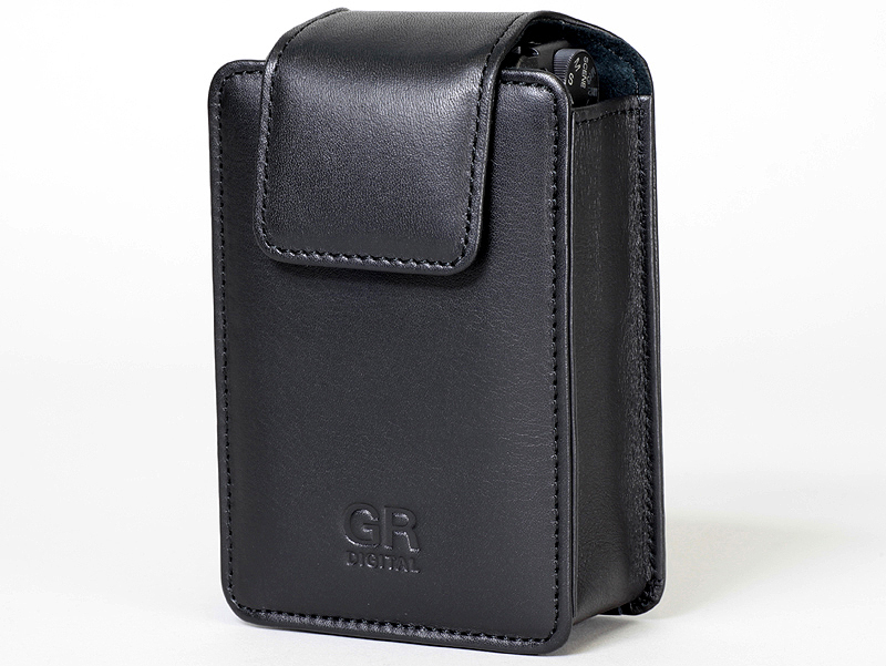 <b>フラップの固定は磁石式</b>