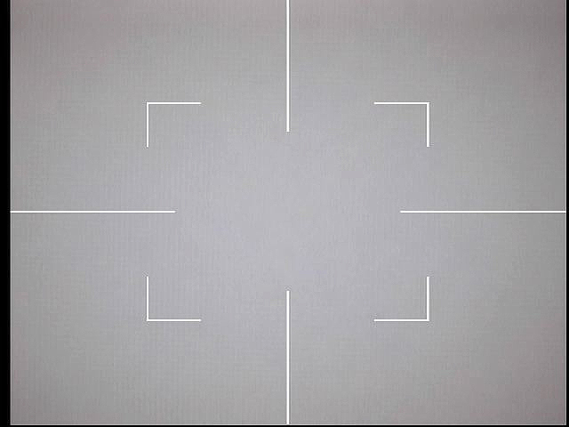 <font size="2"><b><b>中心視野を確保した2分割グリッドをGR DIGITAL IIIで新たに採用した</b></b></font>