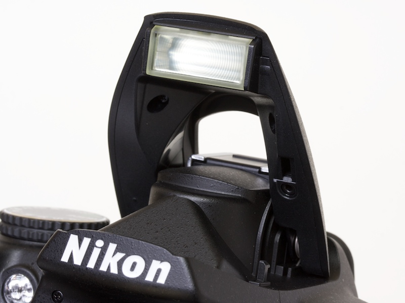 <b>内蔵ストロボをポップアップさせたところ</b>