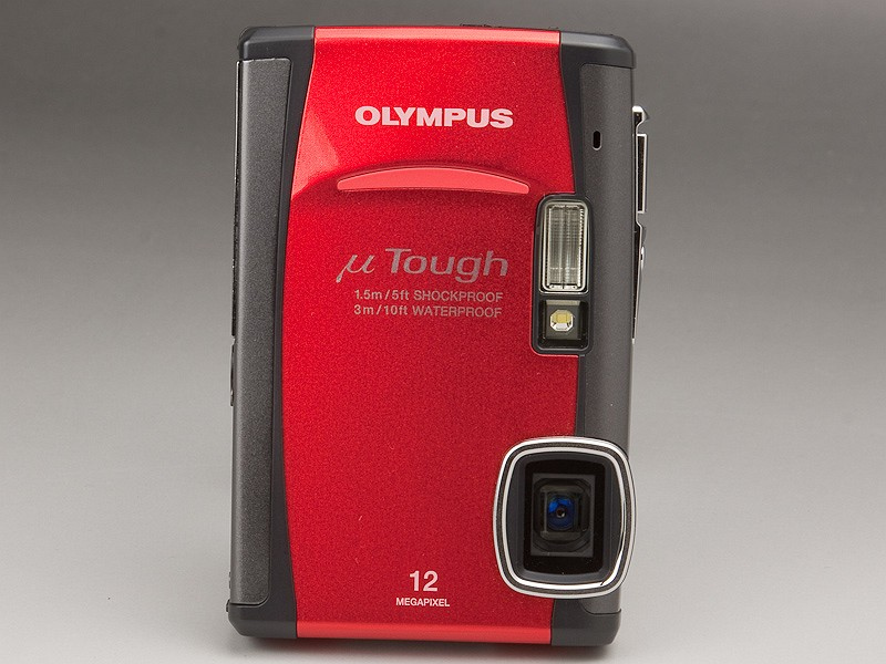 <b>試用したのはレッド。ほか3色も含め、μTOUGH-6000より濃い目の色彩になった</b>