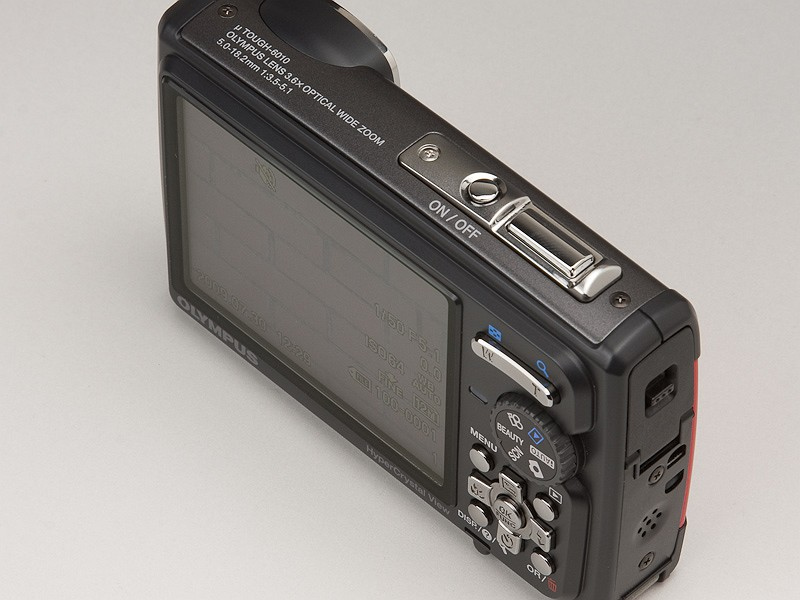 <b>ボタンレイアウトなどもμTOUGH-6000から変わらない</b>