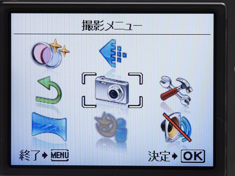 <b>マジックフィルターはMENUボタンを押した撮影メニューからも選択できるが、ORボタンの方が手軽だ</b>