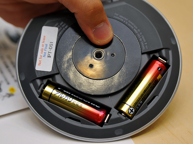 <b>電源は単3電池×2本</b>