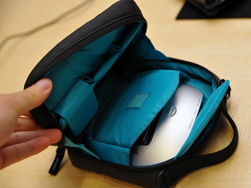 <b>オプションの専用ケース「LCS-PSA」</b>