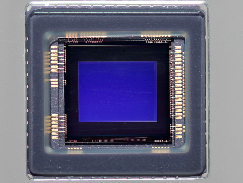 <b>DSC-WX1およびDSC-TX1に搭載した1/2.4型有効1,020万画素の裏面照射型CMOSセンサー「Exmor R」</b>