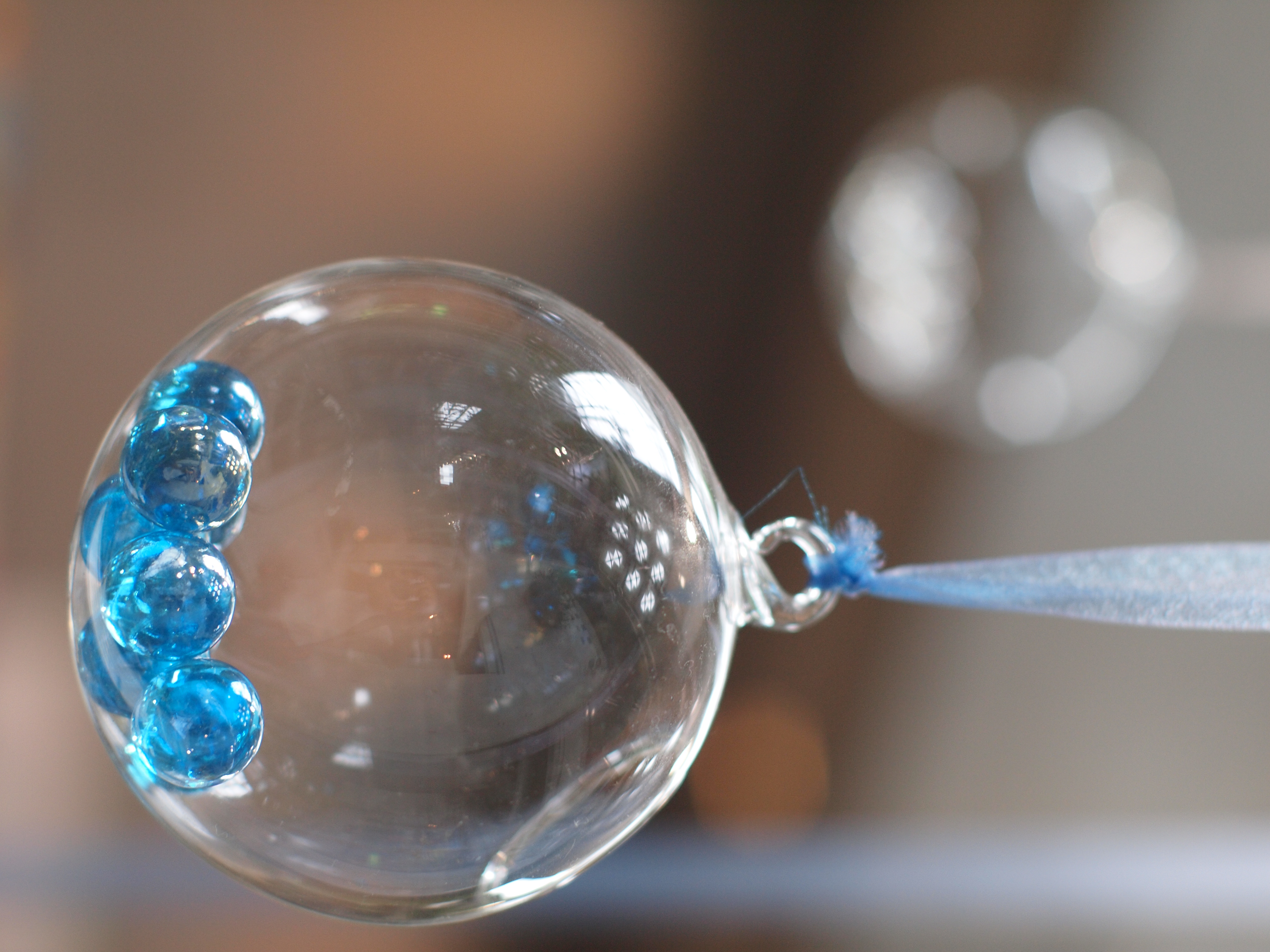 <b>E-P1 / Gズイコー50mm F1.4 / 約5.1MB / 3,024×4,032 / 1/100秒 / F1.4 / 0EV / ISO400 / WB:オート / 仕上がり:ビビッド</b>