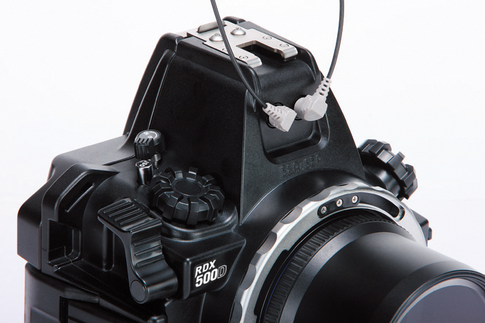 <b>コネクターにシンクロコードを接続したところ</b>