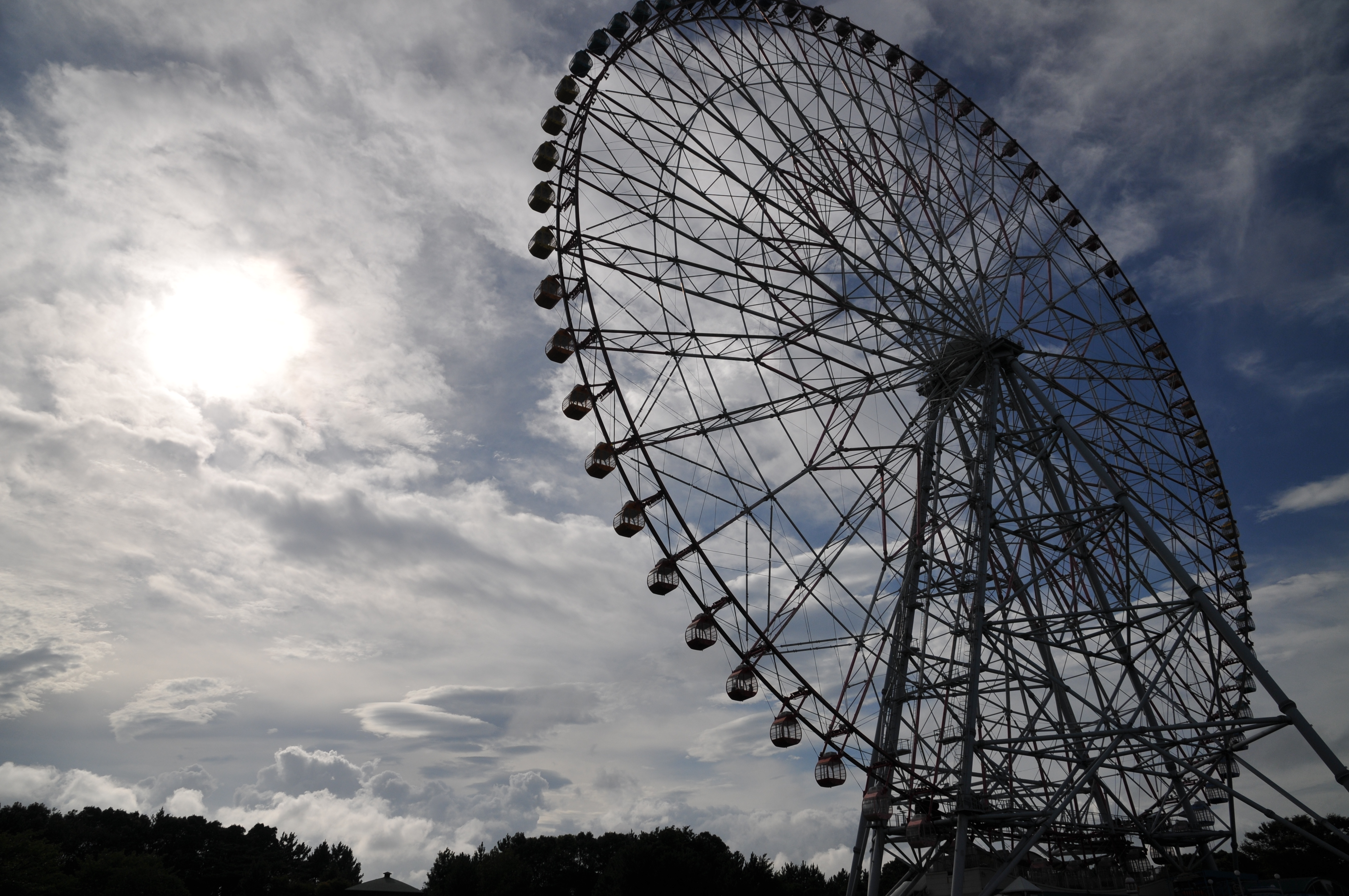 <b>アクティブD-ライティング： 弱め<br>D300S / AF-S DX NIKKOR 16-85mm F3.5-5.6 G ED VR / 約5.3MB / 4,288×2,848 / 1/4,000秒 / F5.6 / 0EV / ISO200 / WB:オート / 16mm</b>