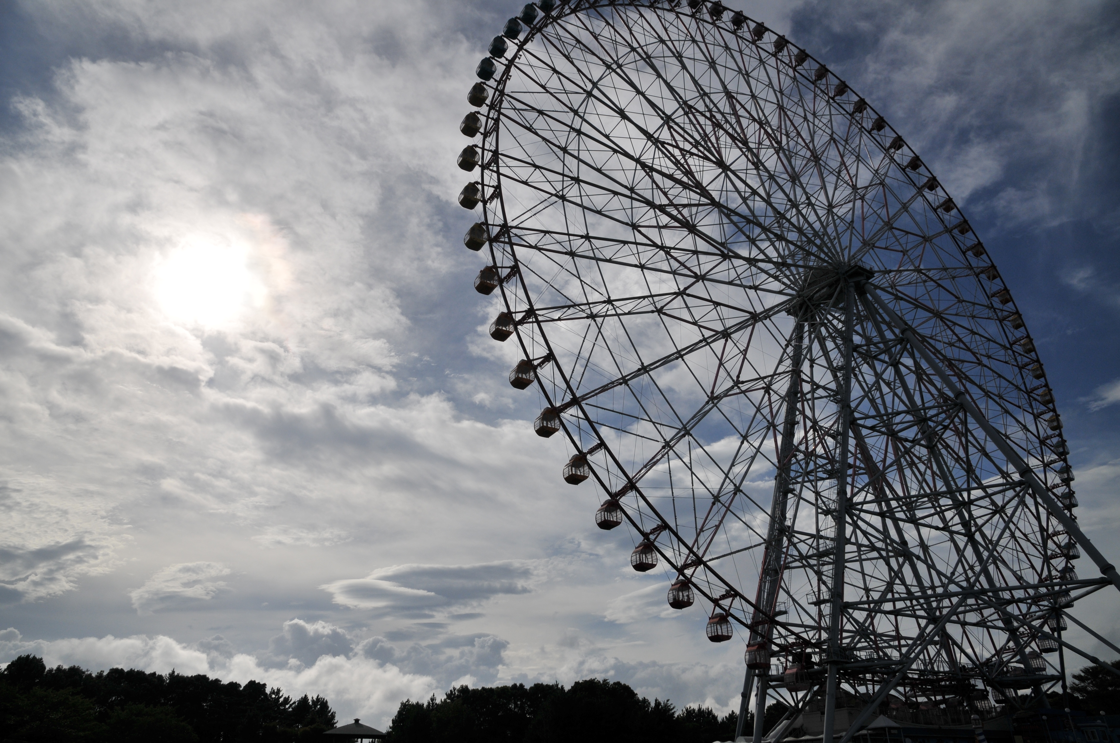 <b>アクティブD-ライティング：強め<br>D300S / AF-S DX NIKKOR 16-85mm F3.5-5.6 G ED VR / 約5.9MB / 4,288×2,848 / 1/6,400秒 / F5.6 / 0EV / ISO200 / WB:オート / 16mm</b>