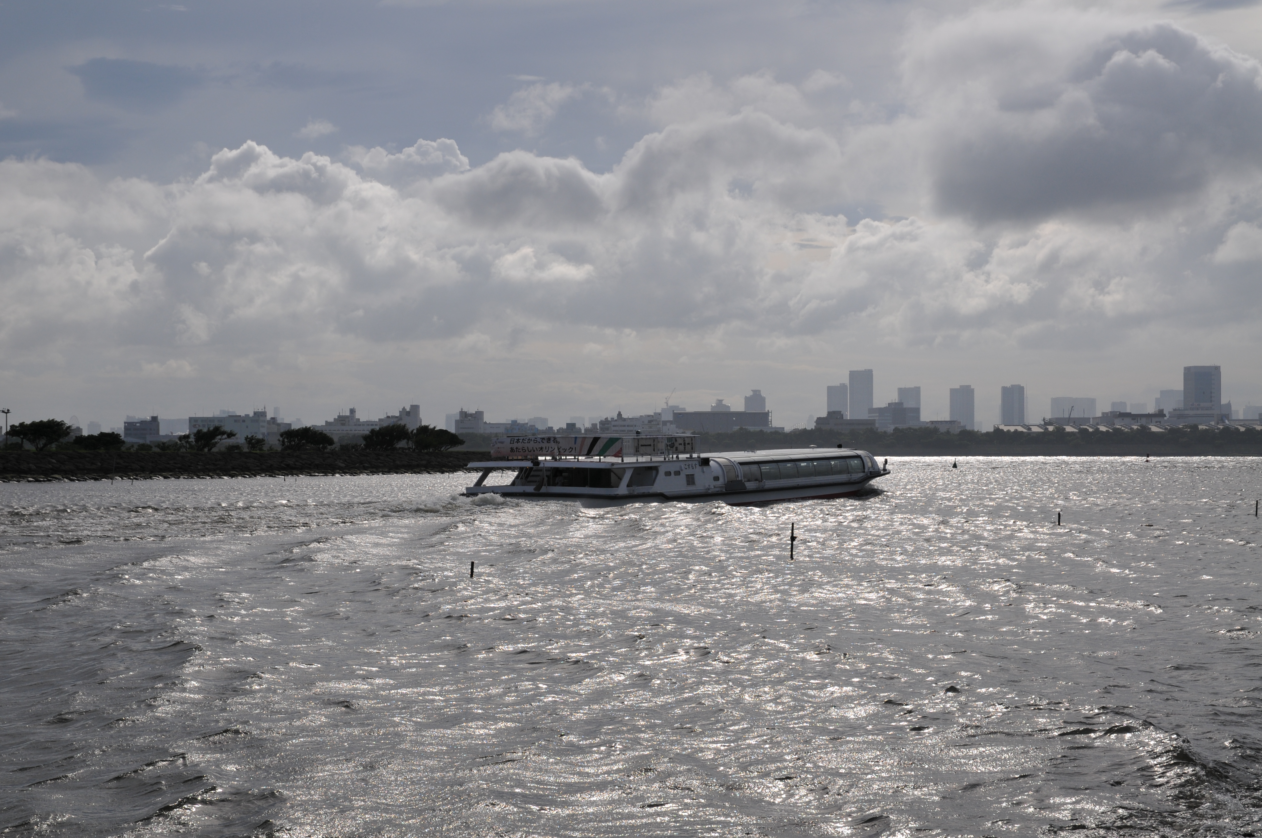 <b>D300S / AF-S DX NIKKOR 16-85mm F3.5-5.6 G ED VR / 約6.2MB / 4,288×2,848 / 1/1,250秒 / F8 / -0.7EV / ISO200 / WB:オート / 38mm</b>