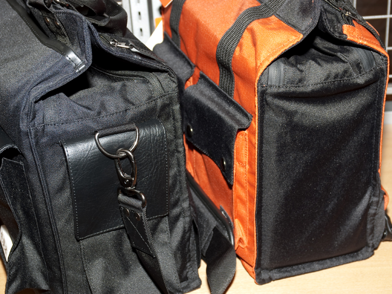 <b>サイドポケットとショルダーストラップを追加した</b>