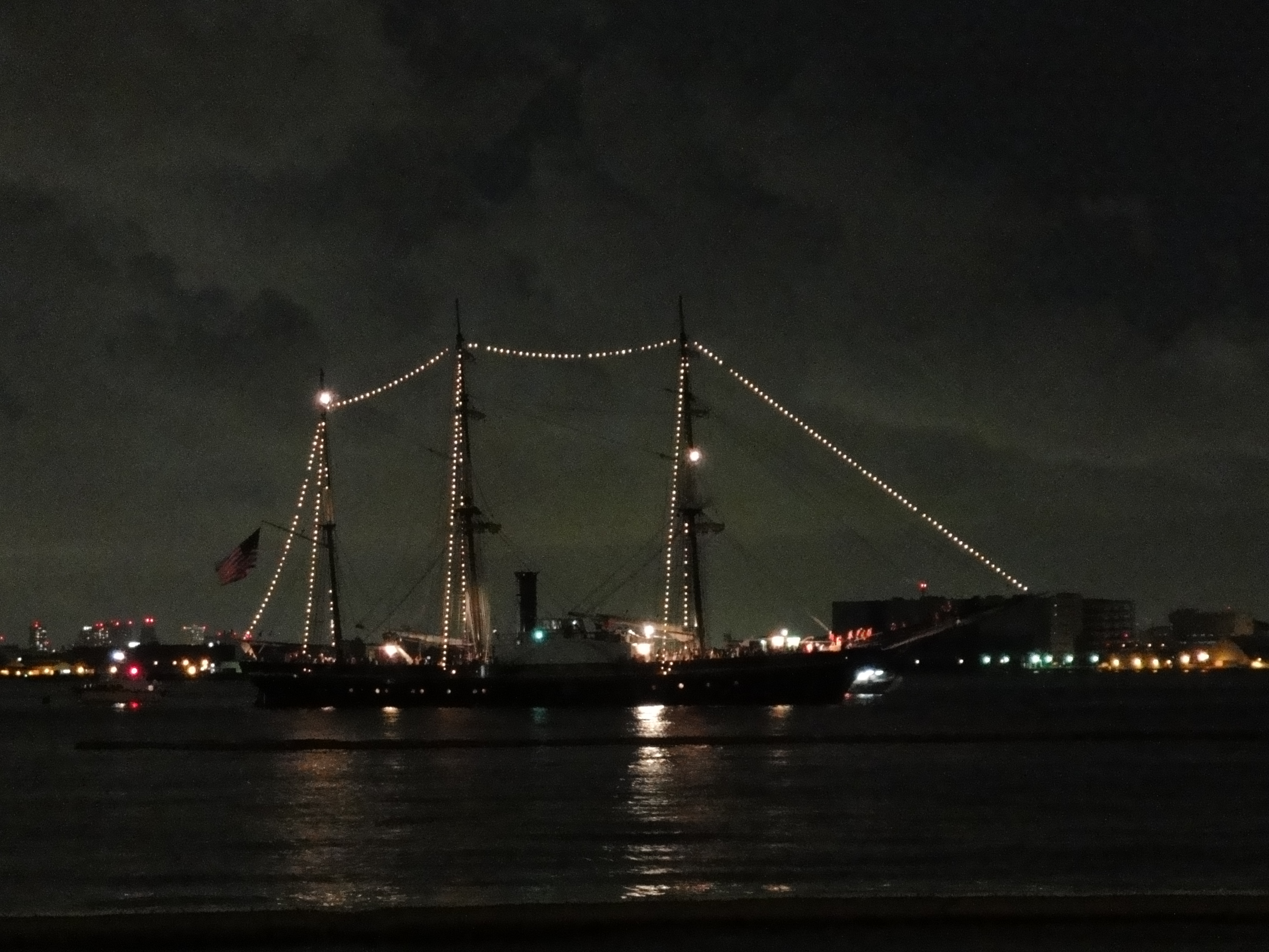 <b>DSC-WX1 / 約3.9MB / 3,648×2,736 / 1/4秒 / F5.9 / 0EV / ISO3200 / WB:オート / 21.2mm</b>