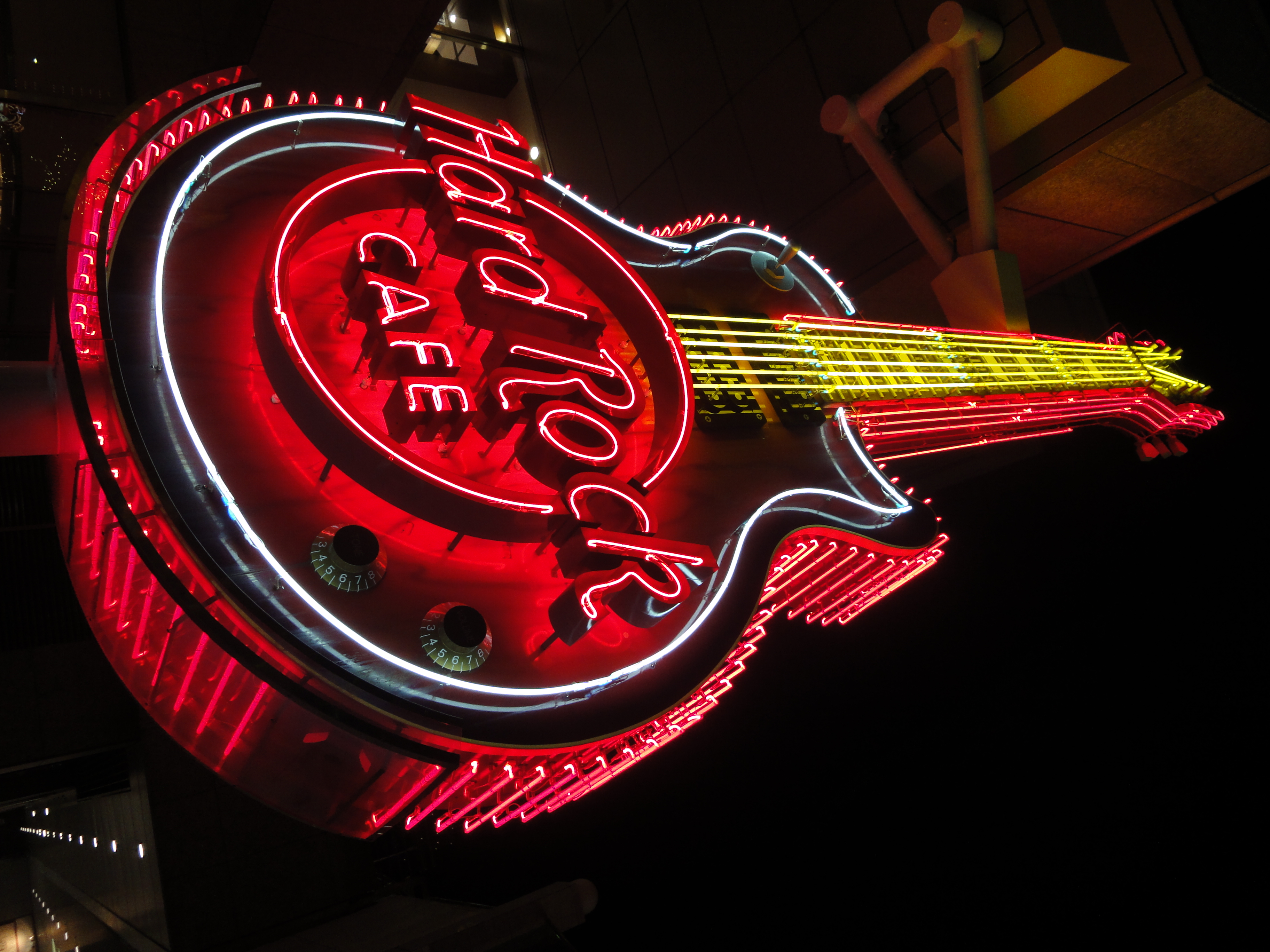 <b>DSC-WX1 / 約3.9MB / 2,736×3,648 / 1/80秒 / F2.4 / 0EV / ISO160 / WB:オート / 4.2mm</b>